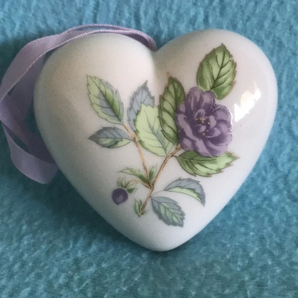 POMANDER PORCELAIN scented Vintage 1986 purple- refillable NEW IN BOX 3” X 3”